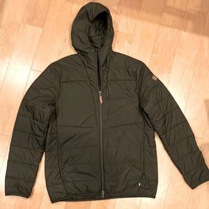 Men’s Fjall Raven padded, hooded insulator jacket.